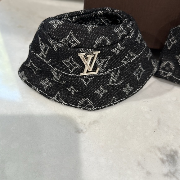 Labubu LV 2 Piece Outfit and Louis Vuitton Box Labubu NOT INCLUDED - Picture 3 of 12